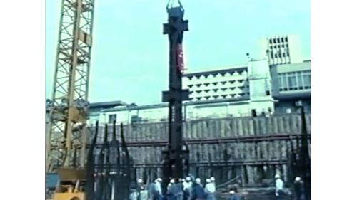 &nbsp;1985年1月17日第一支鋼柱順利安裝，在全體榮民弟兄的努力下，鋼架一節一節的組立起來。