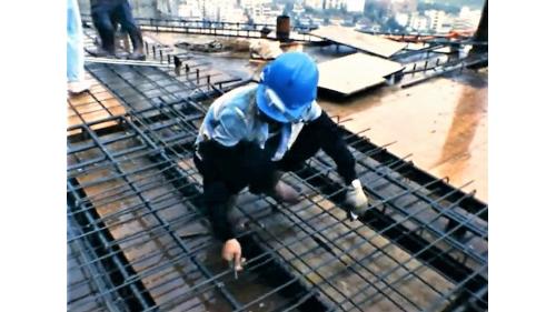 &nbsp;採用輕型鋼托架替代模板支撐，平均17日可完成一層水平面積7000平方公尺的鋼筋模板混凝土結構體