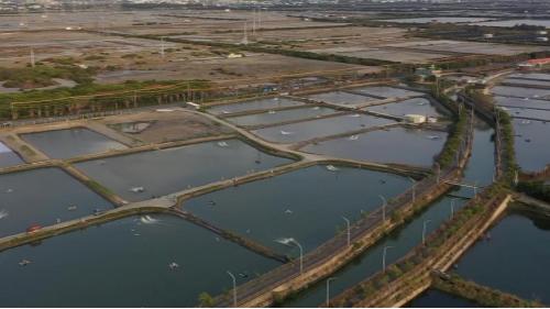 &nbsp;興達火力發電廠第一廠區面積148公頃，裝置總容量210萬瓩，附近多為鹽田、魚塭用地。