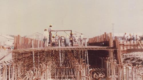 &nbsp;1979年興達火力發電廠一號機各項設備如汽機房鍋爐房內的粉煤機、靜電集塵器等位置確定後榮工處即著手廠房地下工程。