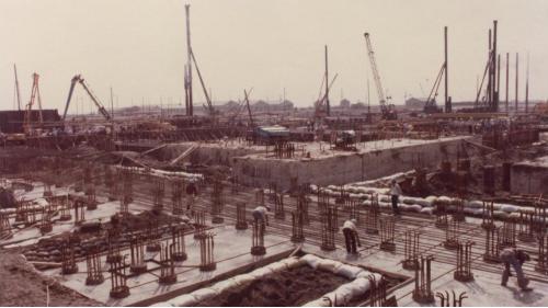 &nbsp;1979年興達火力發電廠一號機各項設備如汽機房鍋爐房內的粉煤機、靜電集塵器等位置確定後榮工處即著手廠房地下工程。地下工程。
