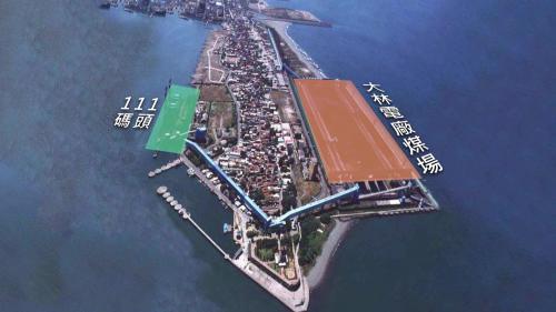 &nbsp;1982年完成卸煤碼頭與外海棧橋，由於興達發電廠初期土地面積有限，露天煤場面積較小，機組使用的煤炭進口後，主要儲存於大林發電廠，部份則透過轉運碼頭，運送至興達發電廠。