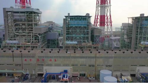 &nbsp;廠內裝設燃煤機組四部，1982年9月興達電廠一號機組正式商轉，1983年二號機組併聯商轉，此二機組裝置容量均為50萬瓩。
