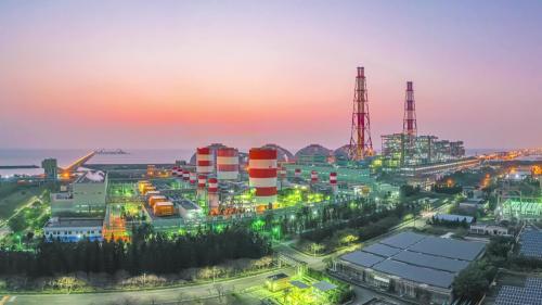 &nbsp;興達發電廠裝置總容量達430萬瓩，每年約可發電230億度。