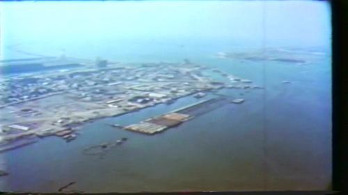 為了往後的經濟發展，開發旗津建立第四貨櫃中心，高雄港務局決定在前鎮漁港與第四貨櫃中心預定地之間，興建一條四車道的海底隧道，連接旗津與高雄市區。
&nbsp;