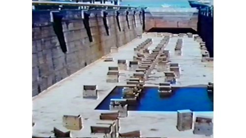 &nbsp;         由於蘇澳港修船塢地內嚴重的地下水湧出，一度使得工程加倍困難。經過研究對策，加強抽吸地下水及打設水中混凝土，才使工程順利進行。整個船塢長165公尺，寬25公尺、深11公尺，完工後將可作為1萬噸級左右船舶的維修之用。