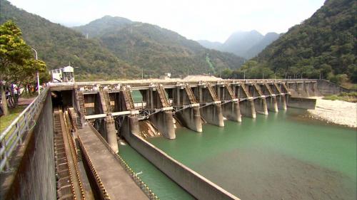 為了減少對環境的衝擊，台電在建設馬鞍電廠時，與東勢生態環境維護協會及國內相關學術研究機構合作，共同擬定「大甲溪生態保育復育整體計畫」，在馬鞍壩設置多階層低落差的連續池魚梯。
&nbsp;