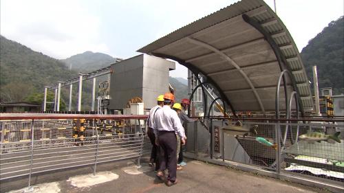 為了減少對環境的衝擊，台電在建設馬鞍電廠時，與東勢生態環境維護協會及國內相關學術研究機構合作，共同擬定「大甲溪生態保育復育整體計畫」，在馬鞍壩設置多階層低落差的連續池魚梯。
&nbsp;