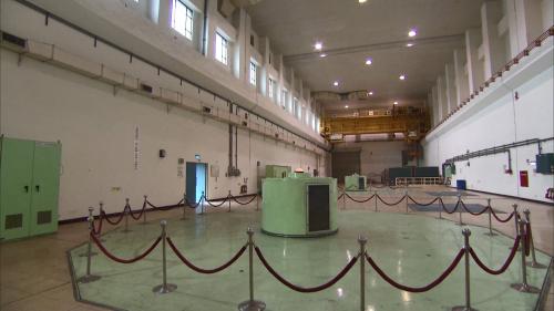 馬鞍電廠設置有兩部豎軸法蘭西斯式水輪發電機組，分別於1998年7月及9月啟用，每部設計流量為每秒72.25 立方公尺，設計水頭為 106 公尺。總裝置容量達133.47MW，年發電量約 4 億度。
&nbsp;