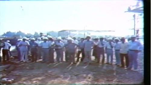 過港隧道第一次的沉埋管海上拖放作業是於1983年7月31日展開，滿載著大家的祝福與期盼。四條拖船各拖住近2萬500噸沉埋管的一角，浩浩蕩蕩的形成了一幅壯觀的畫面。
&nbsp;