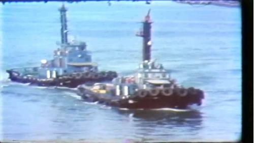 過港隧道第一次的沉埋管海上拖放作業是於1983年7月31號展開，滿載著大家的祝福與期盼，四條拖船各拖住近2萬500噸沉埋管的一角，浩浩蕩蕩的形成了一幅壯觀的畫面。
&nbsp;
