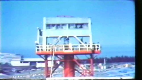 過港隧道第一次的沉埋管海上拖放作業是於1983年7月31號展開，滿載著大家的祝福與期盼，四條拖船各拖住近2萬500噸沉埋管的一角，浩浩蕩蕩的形成了一幅壯觀的畫面。
&nbsp;