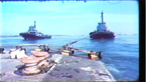 過港隧道第一次的沉埋管海上拖放作業是於1983年7月31號展開，滿載著大家的祝福與期盼。四條拖船各拖住近2萬500噸沉埋管的一角，浩浩蕩蕩的形成了一幅壯觀的畫面。
&nbsp;