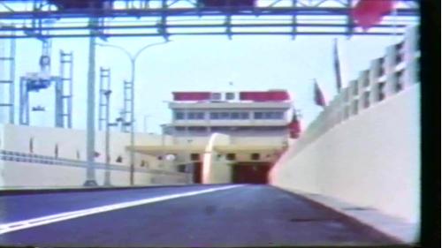 1984年5月1號，旗津居民興高采烈的前來參觀，高雄港過港隧道的通車典禮，這項通車典禮由李副總統登輝先生主持。
&nbsp;