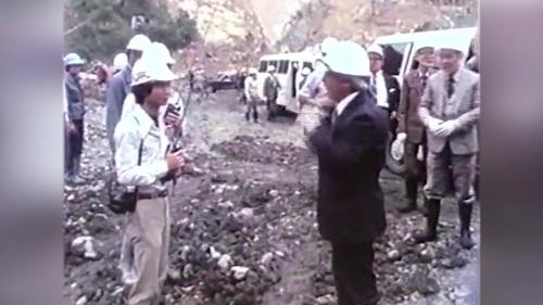 &nbsp;翡翠水庫主體工程於1981年中交由榮工處管理承建。榮工處首先全力攢趕導水隧道及上游擋水壩，導水隧道於1982年3月完成通水，上游擋水壩於1982年10月完成，發揮攔水功能。