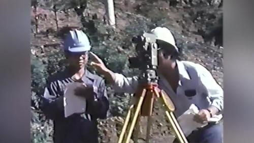 &nbsp;         明湖抽蓄水力發電計畫包括土木、水工、機械、電器四大項，由台電委託榮工處成立之明湖施工處辦理，在主體工程施工前，先興建數條施工道路與施工橫洞。