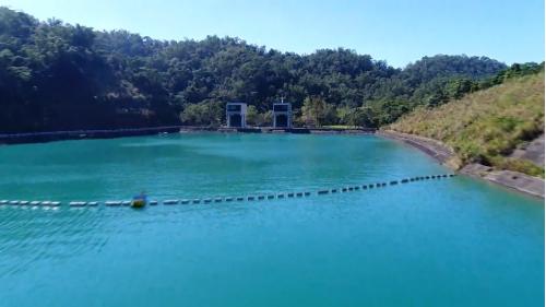 &nbsp;         由於日月潭水資源充沛，台電選定日月潭為上池，並興建明湖水庫為下池，於1985年明湖抽蓄水力發電廠興建完成，總發電量為100萬瓩，是國內第一座抽蓄水力發電廠。