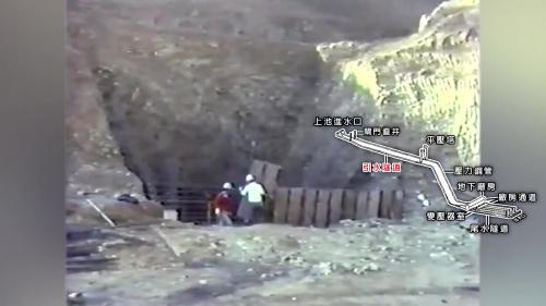 &nbsp;         閘門直井有兩座，可以阻隔日月潭水流，以利隧道檢修，直井底部之漸變隧道與進水口隧道及頭水隧道銜接貫通，頭水隧道為主要引水隧道，共二條，直徑7公尺每條長2,300多公尺。