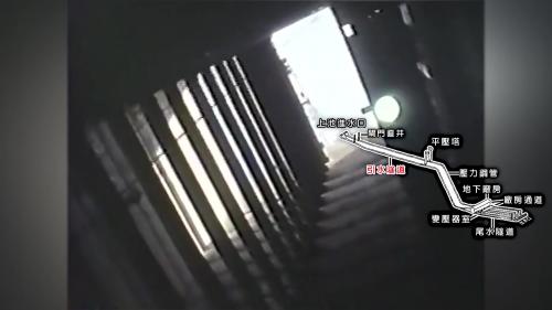&nbsp;         閘門直井有兩座，可以阻隔日月潭水流，以利隧道檢修，直井底部之漸變隧道與進水口隧道及頭水隧道銜接貫通，頭水隧道為主要引水隧道，共二條，直徑7公尺每條長2,300多公尺。