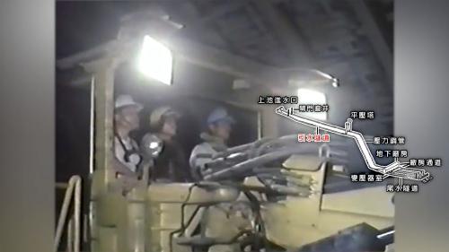 &nbsp;         在整個隧道開挖過程中，Atlas鑽堡機不僅縮短鑽孔時間，而且移動迅速，在輪炸開挖作業中，擔任定點鑽孔的工作，再依岩盤性質，將計算好的炸藥量，裝進岩盤鑽孔中引爆。