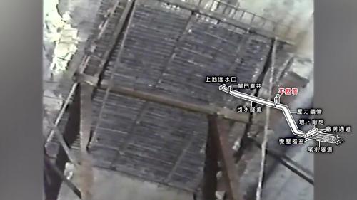 &nbsp;         平壓塔直井部份因地質原因，採用掘井工法，每次向下開挖1.5公尺，隨即打設預襯混凝土，平壓塔直井深87公尺、直徑12公尺，平壓塔的功能是為緩和發電後，停機時封閉水路內的水壓力，以免產生水錘現象。