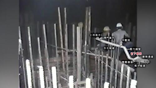 &nbsp;         主體開挖後，將側壁混凝土打設完成，接著配合業主各項配管作業及裝機進度，逐層澆置各層樓板及二次混凝土，這項複雜精密的工程，於1984年12月9日完成全部結構物混凝土打設。