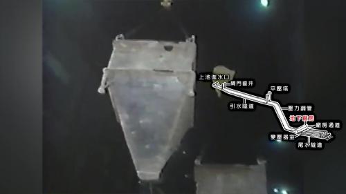 &nbsp;         主體開挖後，將側壁混凝土打設完成，接著配合業主各項配管作業及裝機進度，逐層澆置各層樓板及二次混凝土，這項複雜精密的工程，於1984年12月9日完成全部結構物混凝土打設。