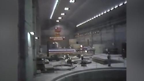 &nbsp;         第一部機試運轉相關各項土木工程全部施工完成，引水隧道於1984年9月15日正式通水，1985年1月16日電廠竣工，並完成與全國併聯發電，電廠啓用儀式由當時的台電陳董事長主持，明湖電廠至此加入發電的行列。