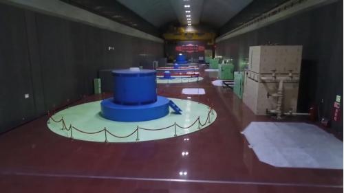 &nbsp;         由於日月潭水資源充沛，台電選定日月潭為上池，並興建明湖水庫為下池，於1985年明湖抽蓄水力發電廠興建完成，總發電量為100萬瓩，是國內第一座抽蓄水力發電廠。