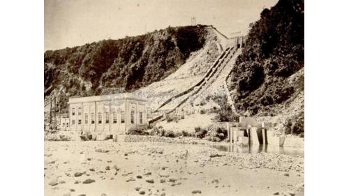 台中港:后里發電廠位於大安溪左岸。1908年開始興建，1911年8月竣工，命名為「后里發電所」供應台中地區用電。