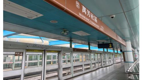 萬芳社區站為全台灣第三高之捷運車站。站體為高架三層之車站，設有1處出入口，一樓為大廳層(設有1個出入口、車站大廳、詢問處、自動售票機、驗票閘門、洗手間（付費區內）。【圖/萬芳社區站第一月台，文湖線往港展覽館方向】
&nbsp;