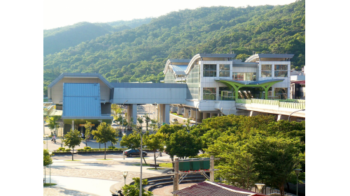 劍南路站位於北安路上，副站名美麗華，於2009年隨著內湖線通車，興建中的北環狀線也將設立於此。劍南路站附近設有美麗華商圈以及美麗新廣場，為台北市重要之休閒娛樂區，另外由1號出口可前往劍潭古寺及劍南蝶園，可於此享受清靜幽雅之氛圍。