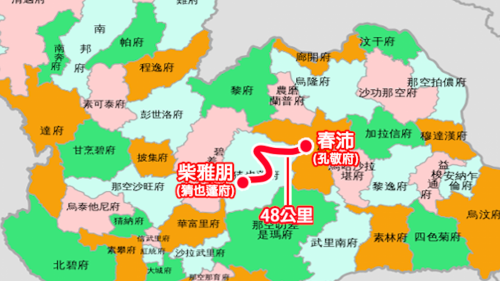 &nbsp;由國內調撥支援的羊腳壓路機進行道路施工作業。
