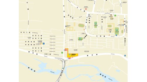 小碧潭站編號為G03A，副站名為新店高中，位於環河路上，於2004年9月通車，車站共構於捷運新店機廠環河路側原有3樓之上。於2號出口可前往京站時尚廣場，廣場內設有各式店家，為聚餐逛街好去處。
&nbsp;