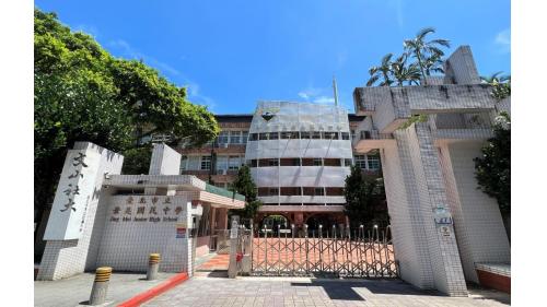 景美站位於羅斯福路六段，於1999年11月啟用，車站鄰近景美國中、景行公園及景美集應廟。
&nbsp;