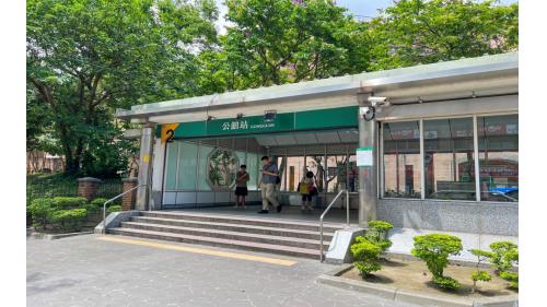 捷運松山新店線之新店線公館站(G07)出入口