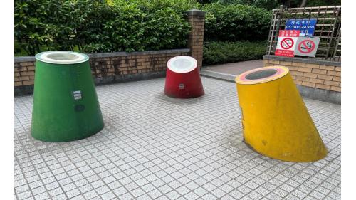 公館站編號為G07，副站名為台灣大學，位於羅斯福路四段，於1999年11月通車啟用。公館站在站內各區設置了一系列名為《偷窺》的互動式公共藝術作品。
&nbsp;