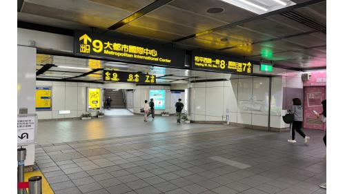 古亭站為地下三層車站，設有9處出入口，地下一樓為大廳層，大廳層設有車站大廳、詢問處、自動售票機、驗票閘門、洗手間。
&nbsp;