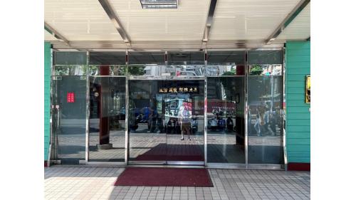 古亭站附近有經濟部、郵政醫院及諸多店家餐館，為羅斯福路、和平東路及和平西路一帶通勤族主要的運輸車站。
&nbsp;