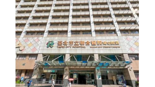 古亭站最初以對面轉乘為設計目標，在松山線完工以前皆與淡水線直通行駛，直至松山線通車後，始回復原初的營運設定。車站附近有經濟部、郵政醫院及諸多店家餐館，為羅斯福路、和平東路及和平西路一帶通勤族主要的運輸車站。
&nbsp;