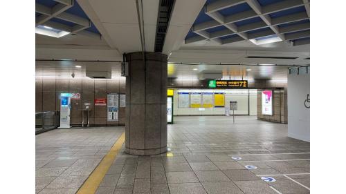中正紀念堂站，位於羅斯福路一段，在松山新店線編號為G10，於2000年8月啟用。中正紀念堂站為地下三層車站。大廳層分為南、北兩側，均設有車站大廳、詢問處、自動售票機 、驗票閘門、洗手間（站體南側付費區外）。
&nbsp;