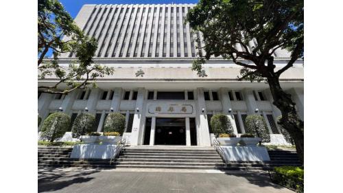 車站附近有中正紀念堂園區，園區內除中正紀念堂外，在主建築物前自由廣場的左右兩側，設置莊嚴宏偉的國家戲劇院及國家音樂廳，吸引許多遊客前往參觀。
&nbsp;