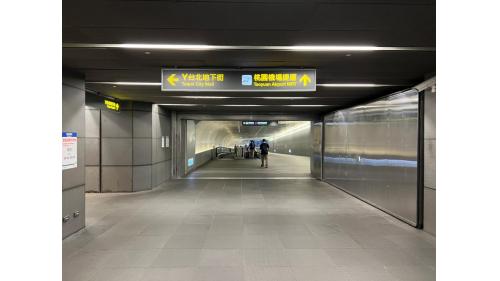 北門站為為地下四層車站，設有3處出入口，地下一樓為連通層，可經由連通道前往台鐵、高鐵及捷運台北車站（包含機場捷運）。
&nbsp;