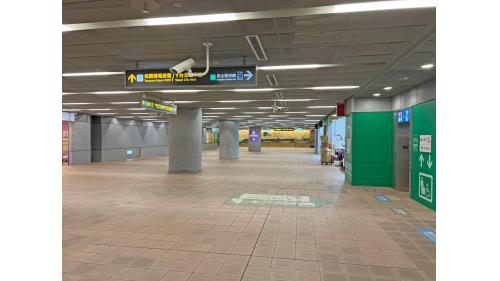 北門站為為地下四層車站，地下二樓為大廳層，設有車站大廳、詢問處、自動售票機、驗票閘門、洗手間。
&nbsp;