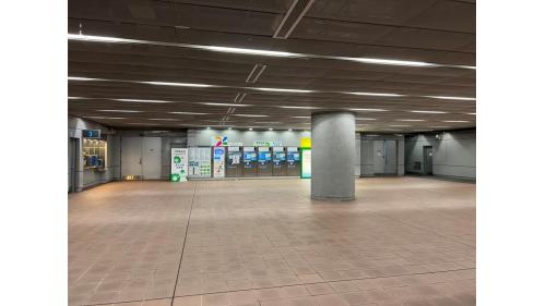 北門站為為地下四層車站，地下二樓為大廳層，設有車站大廳、詢問處、自動售票機、驗票閘門、洗手間。
&nbsp;