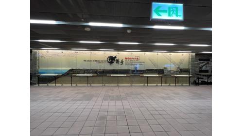 北門站為為地下四層車站，地下二樓為大廳層，設有車站大廳、詢問處、自動售票機、驗票閘門、洗手間。
&nbsp;