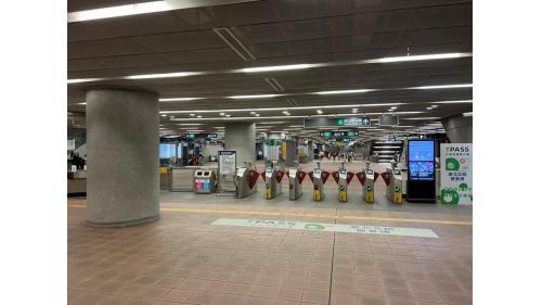 北門站為為地下四層車站，地下二樓為大廳層，設有車站大廳、詢問處、自動售票機、驗票閘門、洗手間。
&nbsp;