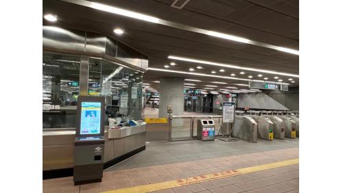 北門站為為地下四層車站，地下二樓為大廳層，設有車站大廳、詢問處、自動售票機、驗票閘門、洗手間。
&nbsp;
