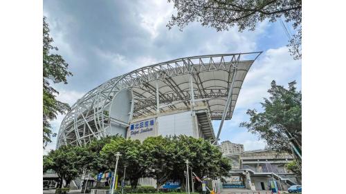 台北小巨蛋站編號為G17，位於南京東路四段，於2014年11月啟用，車站附近有台北小巨蛋、台北市立體育館及微風南京，主要的客源多為前往小巨蛋參加活動的旅客及附近的通勤族。
&nbsp;
