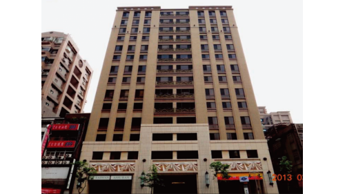 &nbsp;新莊線台北市段長約7公里，於2001年6月動工，2010年11月3日完成第一階段通車， 2012年9月30日全線通車，沿線共設7座車站。台北市段工程因需避開地下四條潛盾隧道及一條共同管道隧道，需在有限的空間彎曲交錯，以避免造成完成後的隧道被破壞及沉陷等問題。【圖/東門站聯合開發大樓】